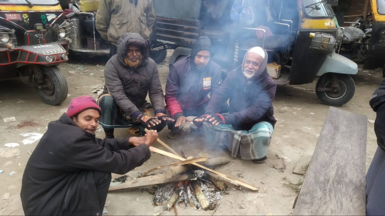 No Sunshine in Fakirhat, Severe Cold Disrupts Daily Life