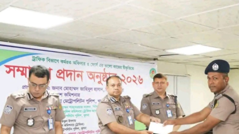 Khulna Police Commissioner Recognizes Traffic Personnel for 