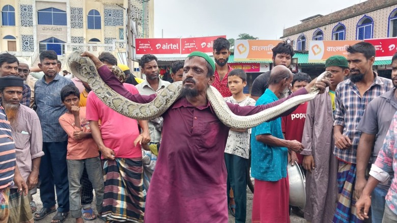 9-Foot Python Rescued from Fisherman's Net Handed Over to Fo
