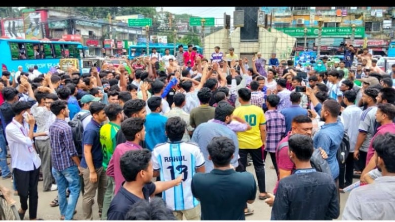 HSC examinees protest in Bogura demanding Education Minister