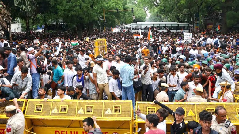 Public Support Grows for Delhi Student Protests, Parliament 