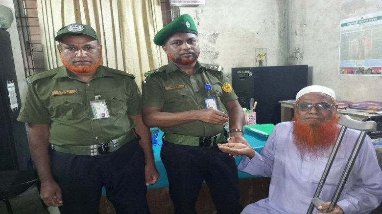 Ansar Members Recover Lost Gold Chain at Dhaka Dental Hospit