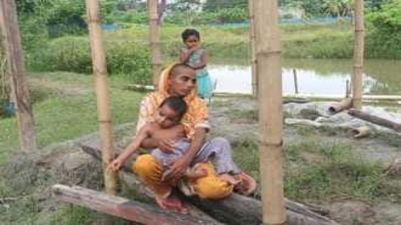Ramupl woman sells hair to pay rent, lives beside railway wi