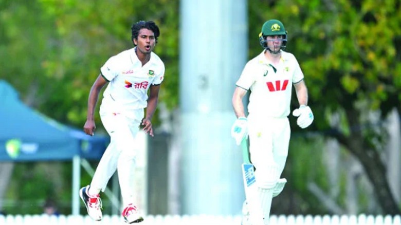 Four Australian Wickets Down Despite Dropped Catch and Two F