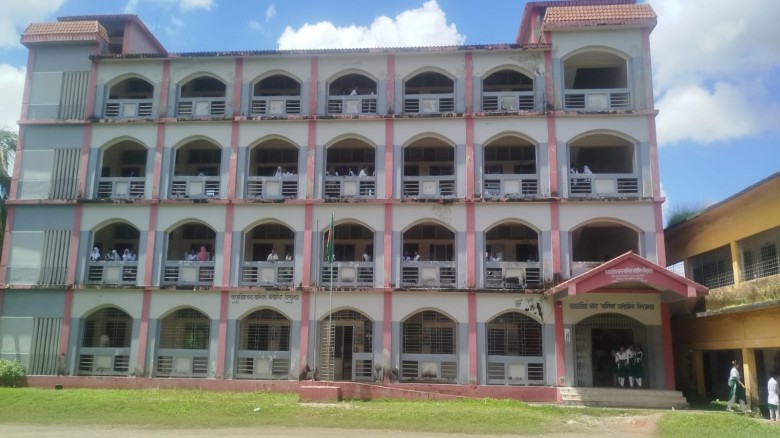 Teachers Lock Headmaster’s Office Over Alleged Salary Suspen