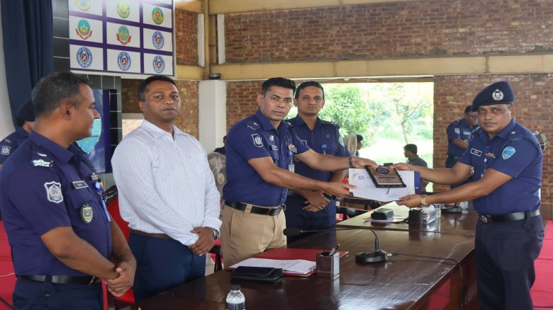 Sitakunda Model Police Station OC Mahinul Islam Named Best O
