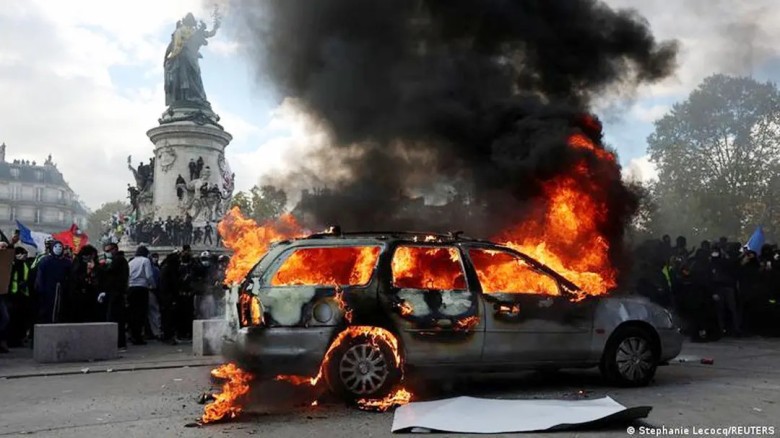 Nearly 2,400 Arrested in France Protests, 997 Police and Sec