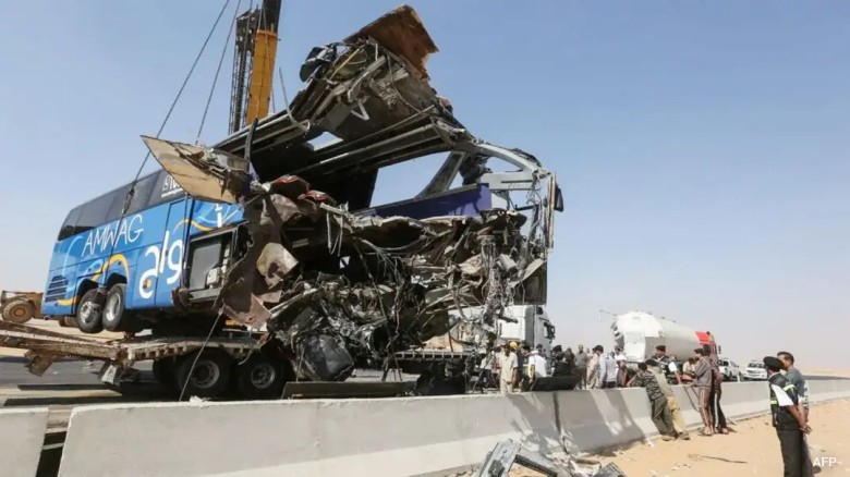 13 Killed in Tourist Bus-Truck Collision in Egypt