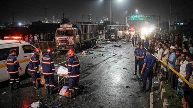 Five Killed, Including Woman and Child, in Lorry Crash in Si
