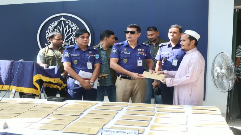 Chattogram DB Police Recover 107 Lost Mobile Phones, Return 